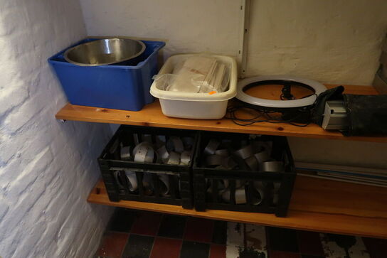 3 stk. klapborde, div. værktøj m.m.