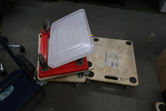 Div. Møbelhunde, skraldespandsstativ samt div. engangsservice m.m.