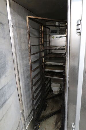 2 stk. stikvogne med div. Bageplader og forme