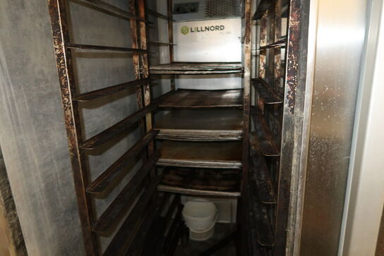 2 stk. stikvogne med div. Bageplader og forme