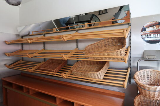 Reolsystem med væghylder m.m.