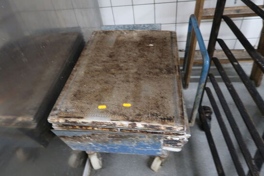 Vogn med div. Bagepalder