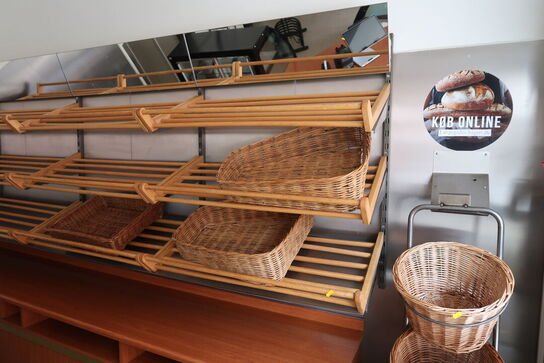 Reolsystem med væghylder m.m.