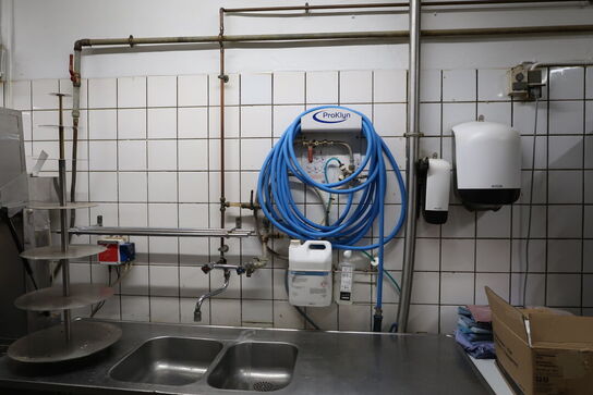 Rustfri stålbord med 2 stk. håndvaske, armatur m.m.