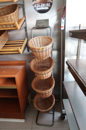 Reolsystem med væghylder m.m.