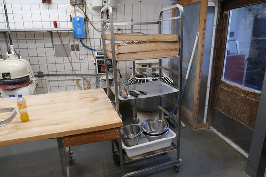 Stikvogn med div. Indhold