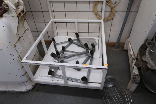 Opbevaringsvogn med indhold