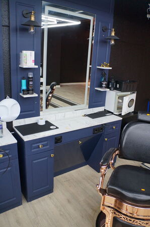 Arbejdsstation Inkl. Diverse frisørartikler