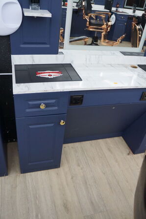 Arbejdsstation Inkl. Diverse frisørartikler