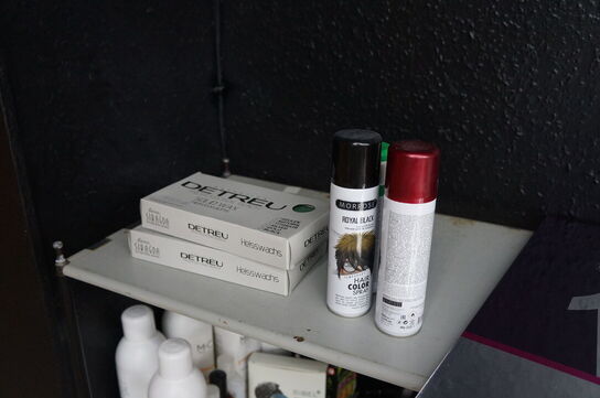 2 stk. reoler med indhold