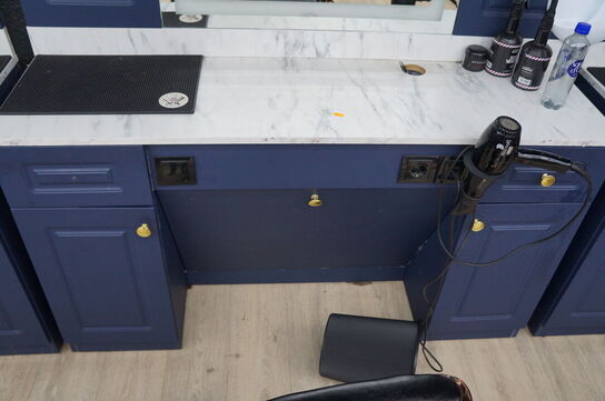 Arbejdsstation Inkl. Diverse frisørartikler