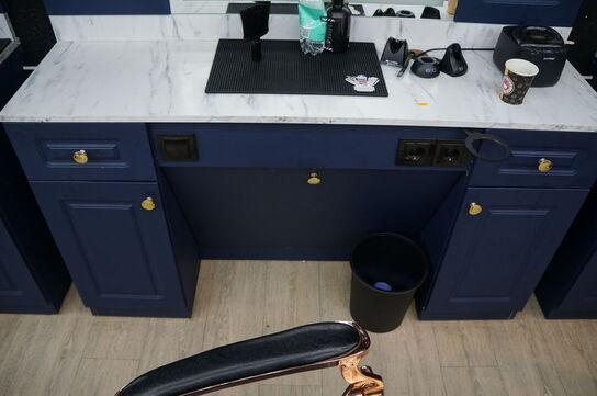 Arbejdsstation Inkl. Diverse frisørartikler