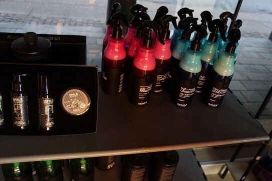 Indhold på 4 stk salgsreoler