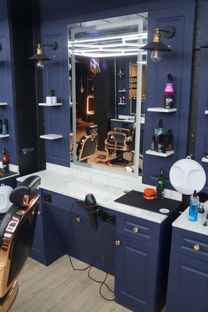 Arbejdsstation Inkl. Diverse frisørartikler