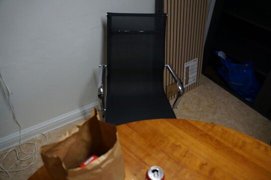 Bord inkl. Stole, fjernsyn, m.v.