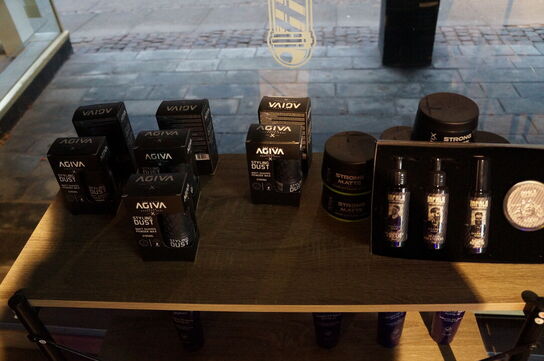 Indhold på 4 stk salgsreoler