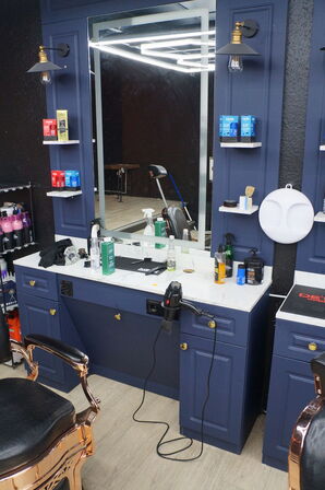 Arbejdsstation Inkl. Diverse frisørartikler