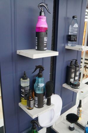 Arbejdsstation Inkl. Diverse frisørartikler