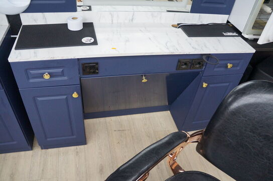 Arbejdsstation Inkl. Diverse frisørartikler