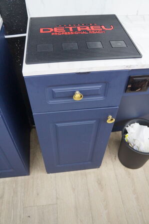 Arbejdsstation Inkl. Diverse frisørartikler