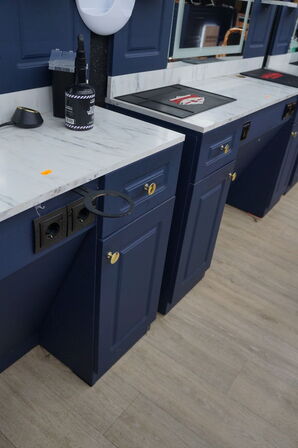 Arbejdsstation Inkl. Diverse frisørartikler