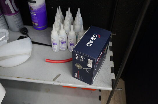 2 stk. reoler med indhold