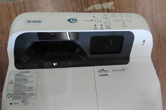 Projektor EPSON 695WI