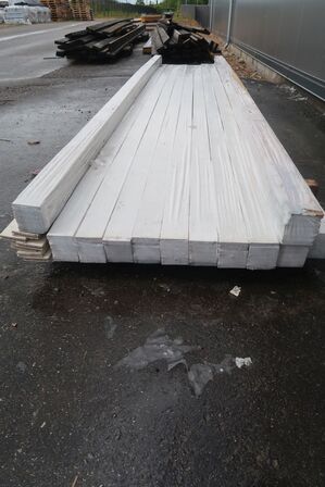 3247,6 meter hvidmalet brædder