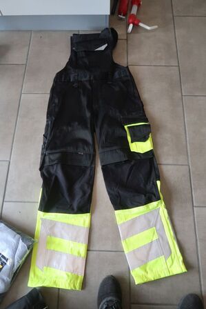 1 par overalls str. C48