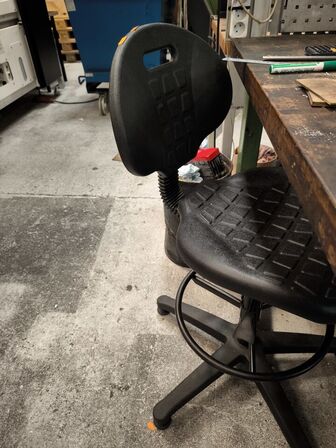 Værkstedsbord samt værkstedsstol