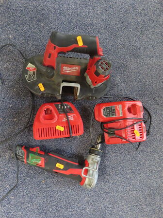 Kompake båndsav og expansionsværktøj MILWAUKEE M12 BS og C12 PXP