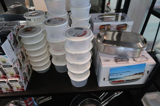 2 stk. reolvogne med indhold