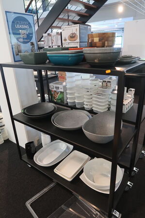 2 stk. reolvogne med indhold