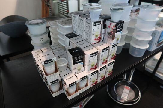 2 stk. reolvogne med indhold