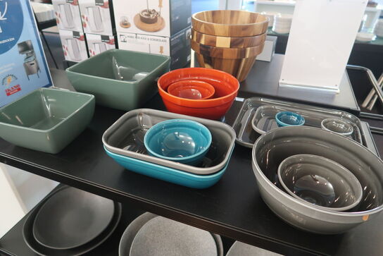 2 stk. reolvogne med indhold