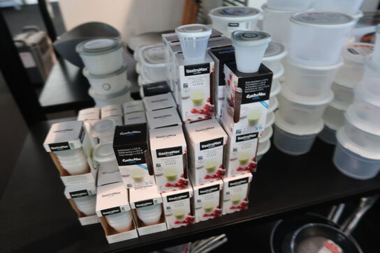 2 stk. reolvogne med indhold