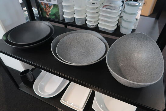 2 stk. reolvogne med indhold