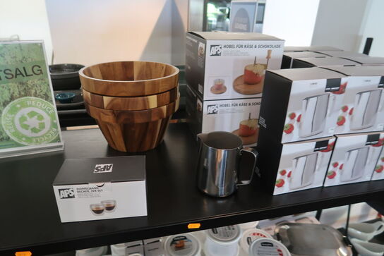 2 stk. reolvogne med indhold