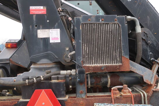 Traktor VALMET T 888/2 med kran HIAB 111 b-3 hiduo