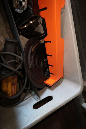 Kasse med div. Værktøj bl.a. afkorter REMS Turbo