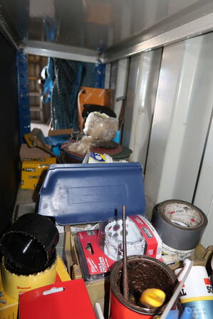 2 fag lagerreoler med div. Værktøj og varelager