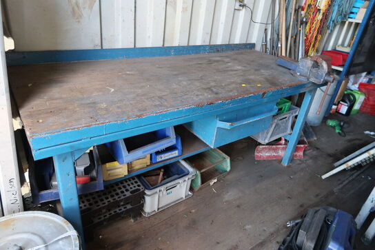 Arbejdsbord med skruestik