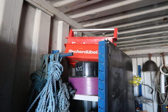 2 fag lagerreoler med div. Værktøj og varelager