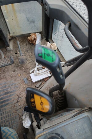 Traktor VALMET T 888/2 med kran HIAB 111 b-3 hiduo