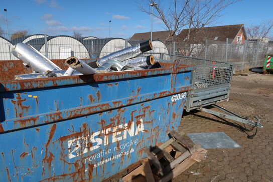 Affaldscontainer med indhold