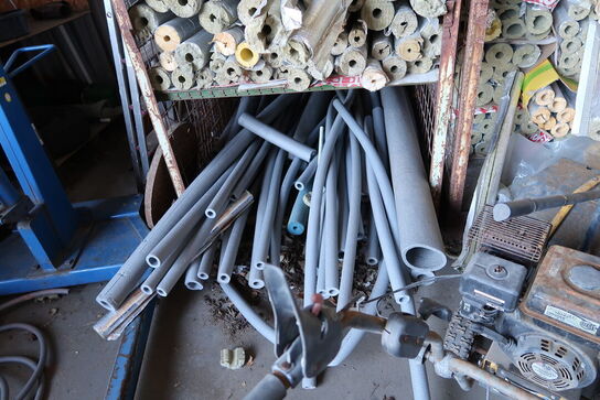 2 stk. opbevaringsbure med indhold