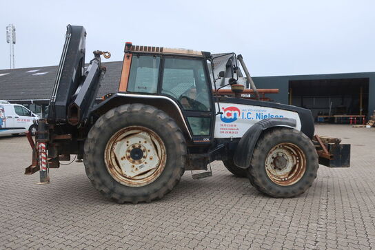 Traktor VALMET T 888/2 med kran HIAB 111 b-3 hiduo