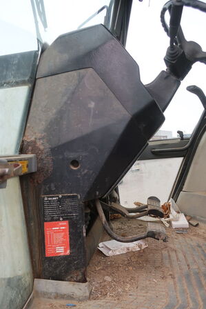 Traktor VALMET T 888/2 med kran HIAB 111 b-3 hiduo