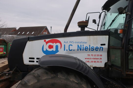 Traktor VALMET T 888/2 med kran HIAB 111 b-3 hiduo