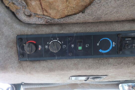 Traktor VALMET T 888/2 med kran HIAB 111 b-3 hiduo